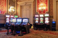 Безплатни завъртания в казино paradise 8