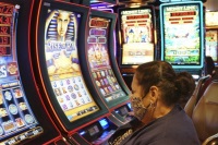 Cherry red казино бонус без депозит, събития в казино sugarhouse, рокля Caterina Murino Casino Royale